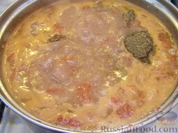 Суп-харчо из говядины с помидорами: К концу варки добавить в суп-харчо толченые семена кинзы (кориандр), хмели-сунели и продолжать варку еще 10 минут.
