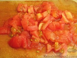 Суп-харчо из говядины с помидорами: Мякоть нарезать кубиками.