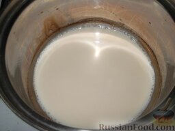 Пирожное "Картошка": Вскипятить молоко.