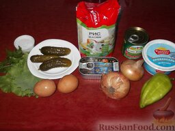 Салат из печени трески с рисом: Подготовить продукты.
