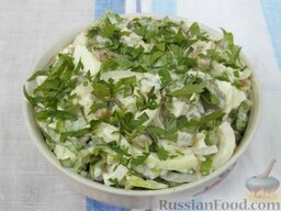 Салат из печени трески с рисом: Готовый салат украсить зеленью петрушки.    Приятного аппетита!