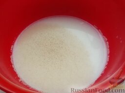 Оладьи «Обычные»: Как приготовить оладьи «Обычные»:    Подогрейте молоко до температуры 35-45 градусов. Разведите дрожжи в небольшом количестве теплого молока (1  стакан).