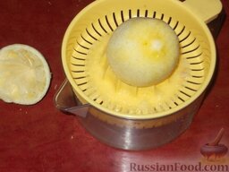 Шашлык из говядины в майонезе: Из лимона отожмите сок.