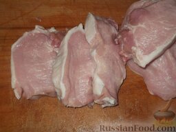 Антрекот из свинины: Свинину нарезать кусками толщиной 1,5-2 см