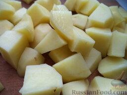 Суп с клецками (постный) (4 порции): Картофель очистить, вымыть, нарезать кусочками.