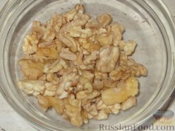 Печенье чайное домашнее (без дрожжей и без соды): Ошпаренные орехи очистить.