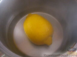 Лимонад: Как сделать лимонад в домашних условиях:    Вскипятить в чайнике воду (эта вода не учитывается в ингредиентах). Лимон вымыть, обдать кипятком.