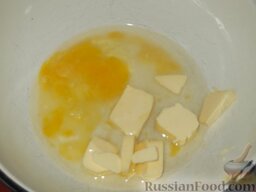 Пахлава бакинская: Как приготовить бакинскую пахлаву:    Взбить масло, яйца и 0,5 стакана воды (в течение 3-х минут).
