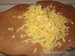 Брокколи, запеченная с сыром: Включить (разогреть) духовку.  Сыр натереть на терке (мелкой или средней).