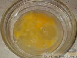 Хворост с медом: Как приготовить хворост с медом:    Яйца взбивают с водой и солью.