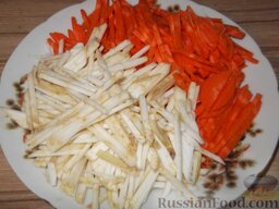 Щука, тушенная в духовке: Как приготовить щуку в духовке:    Петрушку, сельдерей и морковь очистить, вымыть и нашинковать соломкой.
