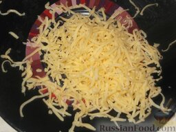 Судак, запеченный с помидорами: Сыр натереть на мелкой терке.