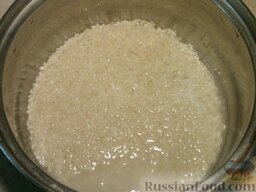 Кутья из риса с миндалем и изюмом: Для приготовления кутьи прежде всего нужно перебрать и тщательно промыть рис.