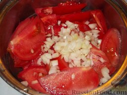 Домашний кетчуп: Распарить их вместе с измельченным луком под крышкой в эмалированной посуде (проварить 25-30 минут).