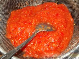 Английский кетчуп: Размягченные овощи протереть через мелкое сито.