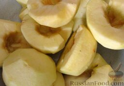 Аджика (7): Яблоки помыть, очистить от кожуры и семян.