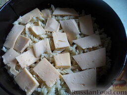 Запеканка из макарон с сыром и колбасой: Затем ломтики сыра.
