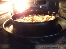 Запеканка из макарон с сыром и колбасой: Поставить форму в духовку на среднюю полку. При 180 градусах  запечь в духовке запеканку до золотистости (около 30 минут).