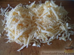 Мусака с картофелем: Сыр натрите на крупной терке.