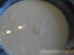 Мусака с картофелем: Непрерывно помешивая, муку разведите молоком, варите 5 минут.