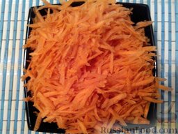 Паштет из говяжьей печени: Морковь мелко нашинковать или натереть на крупной терке.