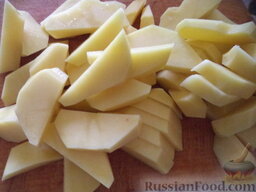 Суп из щавеля (без мяса): Очистить, вымыть картофель, нарезать ломтиками.
