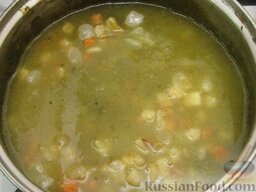 Суп из щавеля (с мясом): Щавель смешать с обжаренными кореньями и луком, залить мясным бульоном, добавить соль, перемешать, довести до кипения и варить суп из щавеля несколько (5-7) минут.