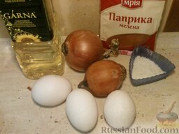 Яичница с луком: Подготовить продукты по рецепту яичницы с луком.