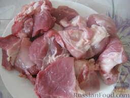 Макароны с мясом (по-флотски): Как приготовить макароны с мясом по-флотски:    Мясо помыть, нарезать на кусочки.