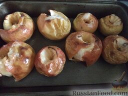 Яблоки, запеченные с медом и орехами: Запекать в духовке 15-20 минут при  температуре 180 градусов.