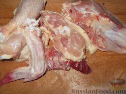 Старинный курник с курицей и рисом: Как приготовить курник с курицей и грибами:    Курицу порубить на куски.