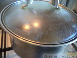 Азербайджанский суп «Овдух» (окрошка на кефире): Залейте мясо водой, доведите до кипения, варите на небольшом огне под крышкой до готовности  (около 90 минут). Охладите.