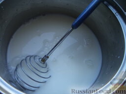 Азербайджанский суп «Овдух» (окрошка на кефире): Взбейте кефир и разведите его охлажденной водой. Перемешайте.