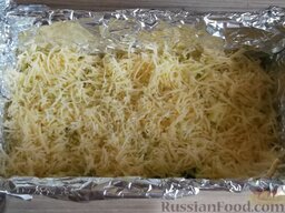 Запеканка из кабачков с сыром: Сверху посыпать тертым сыром.