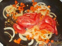 Щи из свежей капусты (постные): В конце пассерования кладем помидоры и пассеруем все вместе 3—5 минут.