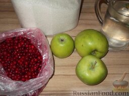 Варенье яблочное с брусникой: Подготовить продукты для бруснично-яблочного варенья.