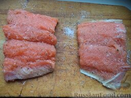 Засолка лососевых (кеты, горбуши): Рыбу внутри умеренно посыпают смесью.