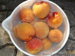 Варенье из абрикосов (2): Абрикосы вымыть. Лучше всего для этого варенья подойдут абрикосы плотные, даже недозрелые.