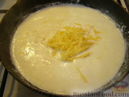 Цветная капуста и брокколи, запеченные под сли­вочным соусом: Добавить сыр, нагревать до тех пор, пока сыр полностью не рас­плавится (5 минут).