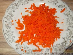 Ленивые голубцы: Морковь очистить и натереть на крупной терке.