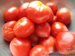 Фасоль стручковая в томате с овощами: Помидоры вымыть.
