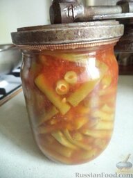 Фасоль стручковая в томатном соусе: Стручковую фасоль в томатном соусе сразу герметично за­купорить и охладить.