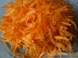 Капуста в быстром маринаде: Как приготовить капусту в маринаде:    Морковь почистить и вымыть, нашинковать или натереть на крупной терке.