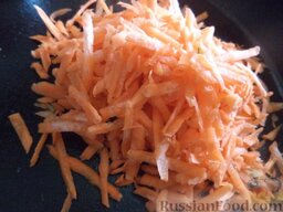 Капуста в быстром маринаде с чесноком: Морковь почистить, помыть и нашинковать или натереть на терке.