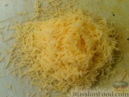 Фаршированные сыром и яйцами шампиньоны: Сыр натереть на мелкой терке.
