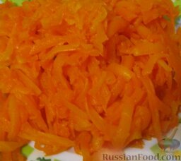 Салат «Мимоза»: Морковь натереть на крупной терке.