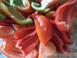 Маринованная цветная капуста со сладким перцем: Красный и зеленый перец не сме­шивать.