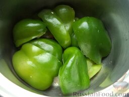 Маринованная цветная капуста со сладким перцем: В подготовленную посуду уложить слоями перец зеле­ный.