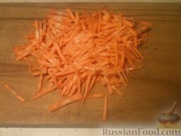 Котлеты морковные со сметаной: Как приготовить морковные котлеты со сметаной:    Морковь очищают и моют. Шинкуют ее или натирают на крупной терке.