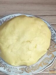 Тесто песочное (2-й вариант): Быстро замесить мягкое тесто. Положить песочное тесто в холодильник на 30 мин.